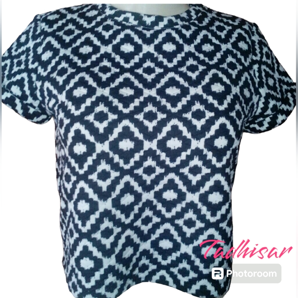 NWT Quilted crop top. Girls.  black white L/XL
